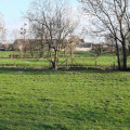 Autre vue de la Ferme de la Jouerie et de la prairie de la Pêcherée Autre vue de la Ferme de la Jouerie et de la prairie de la Pêcherée