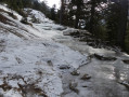 Coulée de glace sur le chemin Coulée de glace sur le chemin