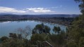 Le Lac de la Bonde et la Chapelle d'Entraigues Le Lac de la Bonde et la Chapelle d'Entraigues