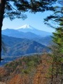 Le Mont Momokurasan depuis la gare de Saruhashi Le Mont Momokurasan depuis la gare de Saruhashi