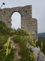 La porte de l'ancien château de Saint-Auban La porte de l'ancien château de Saint-Auban