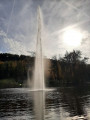 Même jet d'eau mais sous une lumière différente Même jet d'eau mais sous une lumière différente