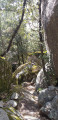 Sentier dans les éboulis du sentier archéologique Sentier dans les éboulis du sentier archéologique