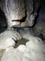 Une belle concrétion dès l'entrée de la grotte Une belle concrétion dès l'entrée de la grotte