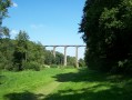 La Croix à coquilles et le viaduc sur la Vaudelle La Croix à coquilles et le viaduc sur la Vaudelle
