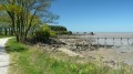 Vue depuis le chemin de randonnée : les carrelets Vue depuis le chemin de randonnée : les carrelets